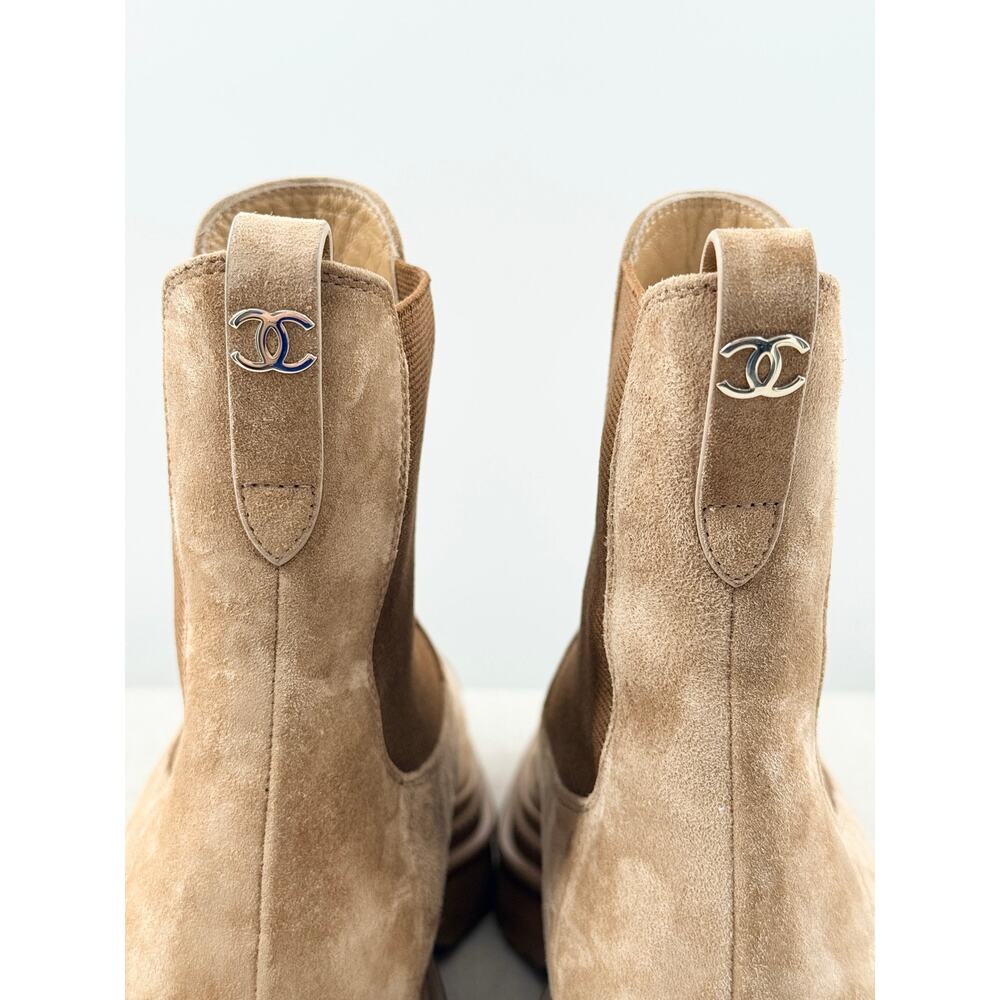 NWT Chanel Suede Calfskin & Lambskin Ankle Chelsea Boots Light Brown Women EU 38 - Picture 8 of 10